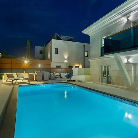 度假居 In With Kitchen 茨里克韦尼察