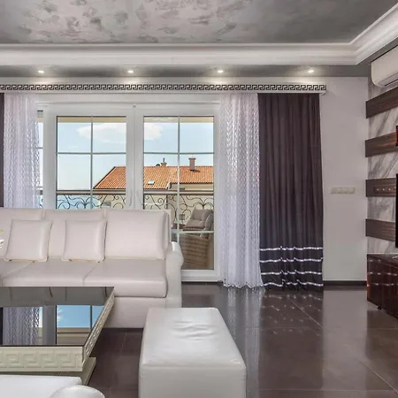 In With Kitchen Crikvenica