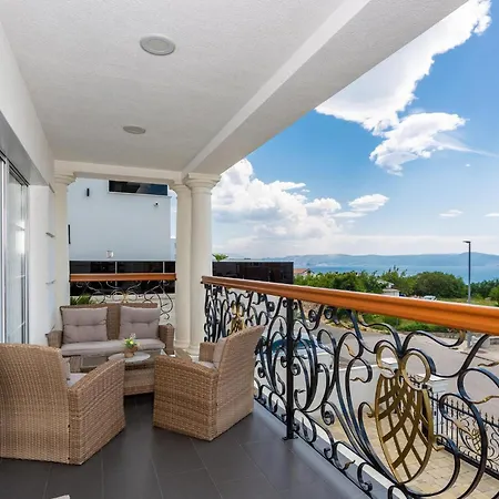 In With Kitchen Crikvenica
